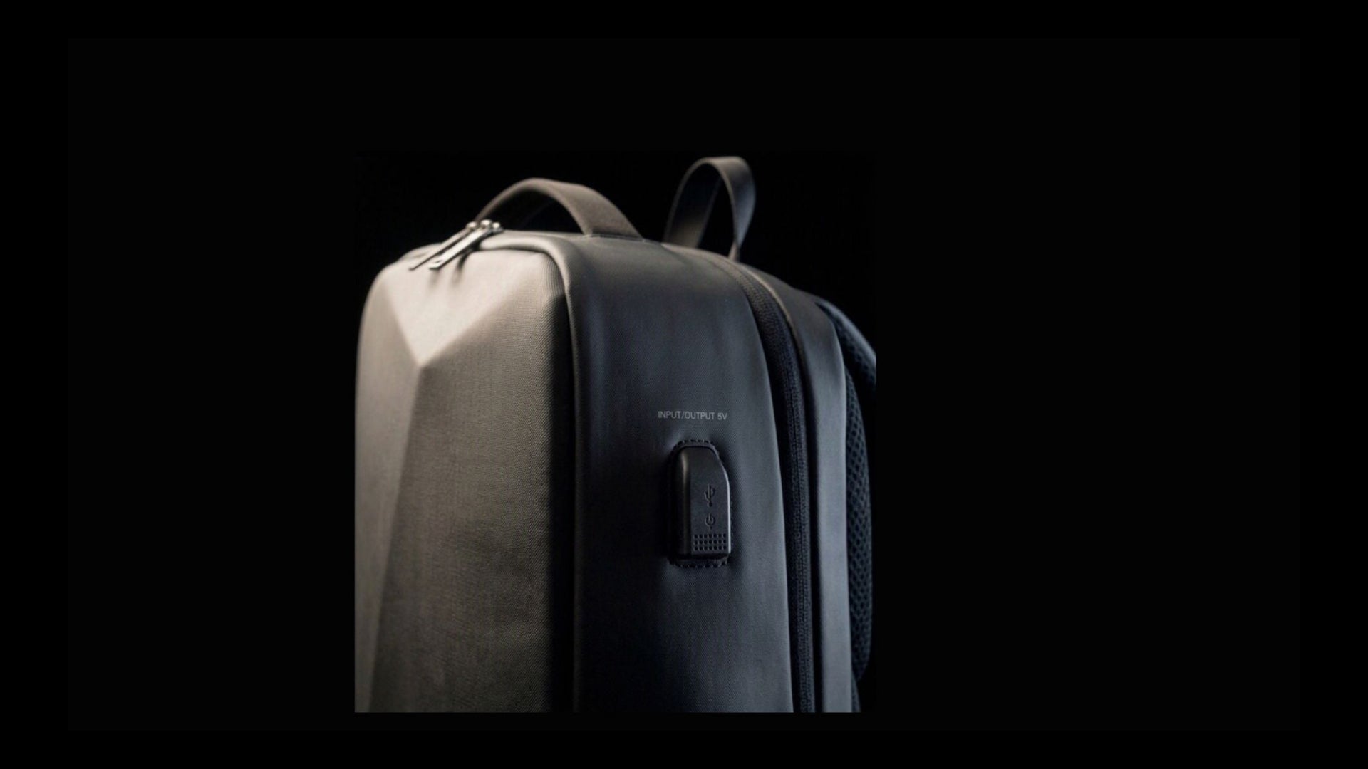 Reiserucksack mit integriertem USB-Ladeanschluss