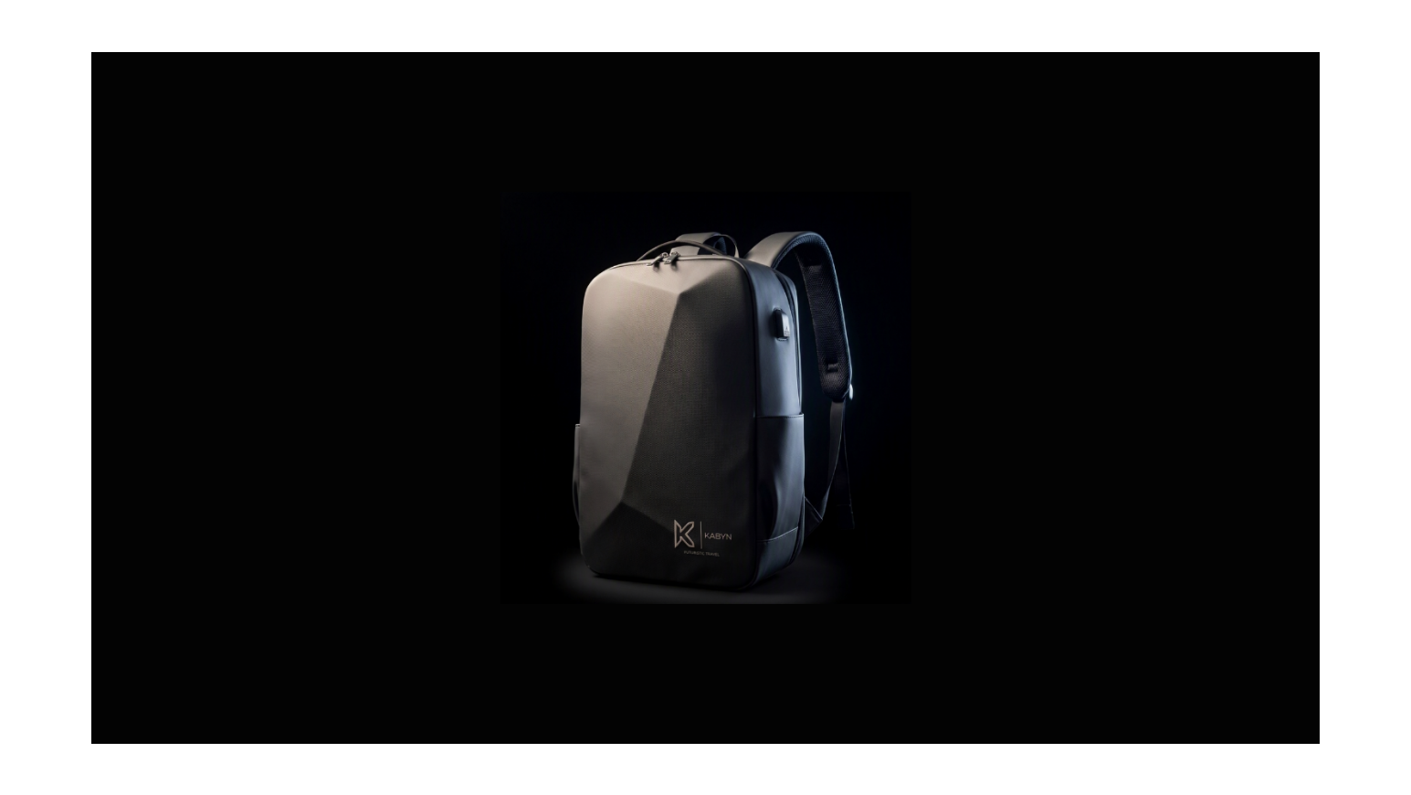 Zaino da viaggio nero, omologato per Ryanair, dimensioni cabina 40x30x20 cm.
